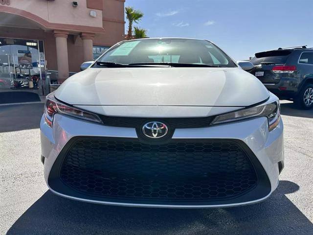 $26995 : Pre-Owned 2022 Corolla LE Sed image 3