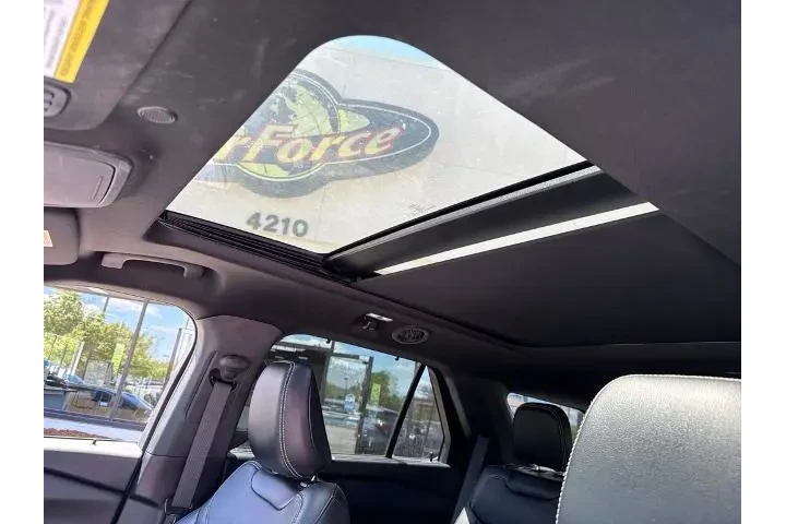 $31500 : Ford Explorer 2021 AWD ST 4d image 2
