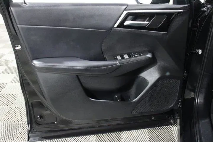 $25998 : Mitsubishi Outlander 2023 SE image 6