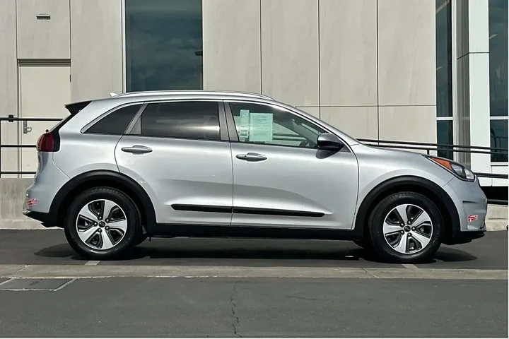 $17900 : Kia Niro Plug-In Hybrid 2018 image 2