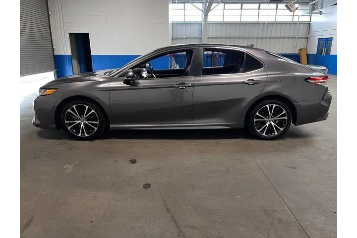 $22981 : Toyota Camry 2019 image 6