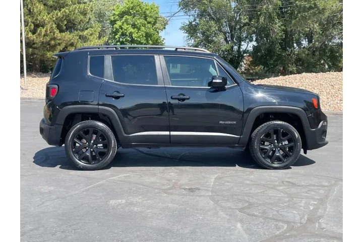 $8400 : 2018 Renegade Altitude image 6