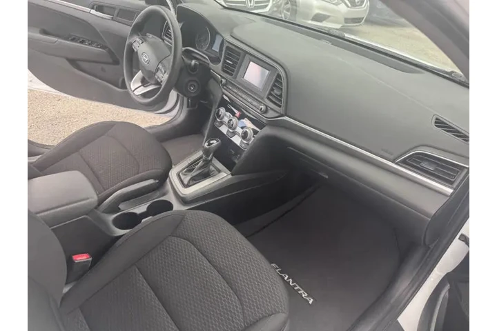$13797 : 2019 Elantra SE image 4