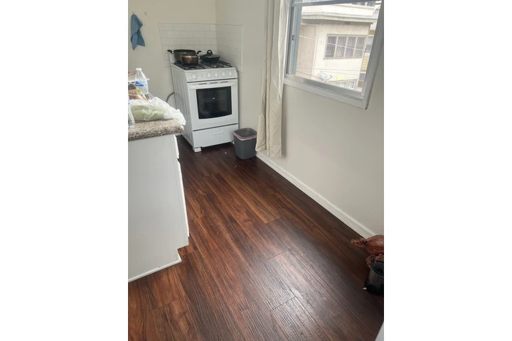 $600 : SE RENTA SALA KOREATOWN image 6