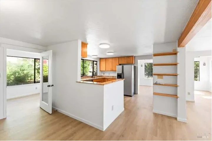 $900 : 3 bedroom and 2 bathrooms image 9