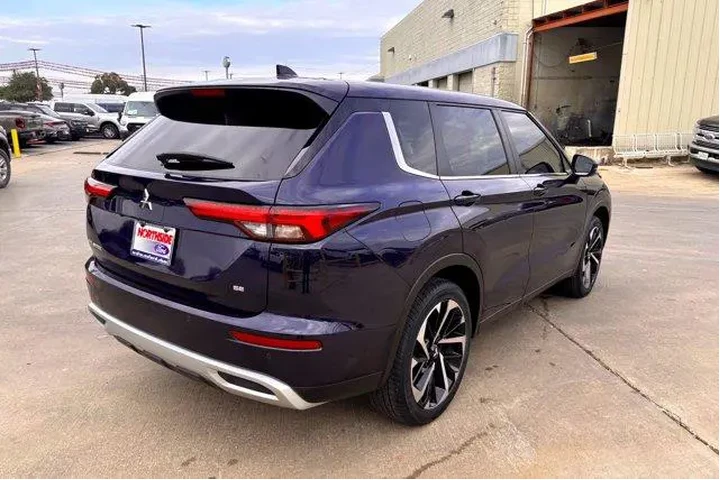 $24977 : Mitsubishi Outlander 2023 SE image 8