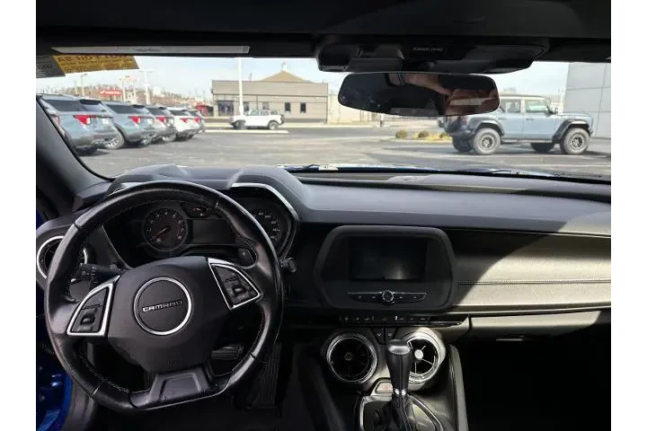 $21853 : Chevrolet Camaro 2018 LT 2dr image 9