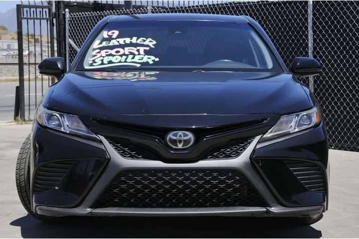 2019 Toyota Camry SE image 9