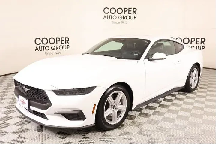 $34900 : Ford Mustang 2026 EcoBoost P image 10