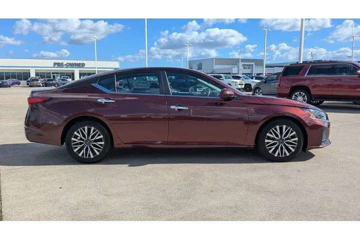 $20495 : Nissan Altima 2023 2.5 SV 4d image 2