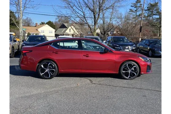 $23050 : Nissan Altima 2025 2.5 SR 4d image 3