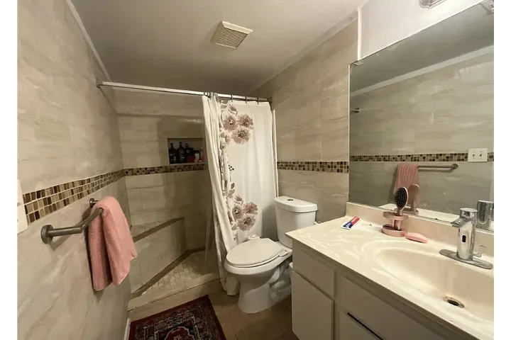 $800 : Room for Rent Cuarto en Renta image 5