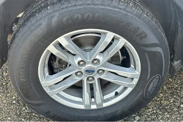 $27811 : Ford Explorer 2024 AWD XLT 4 image 8