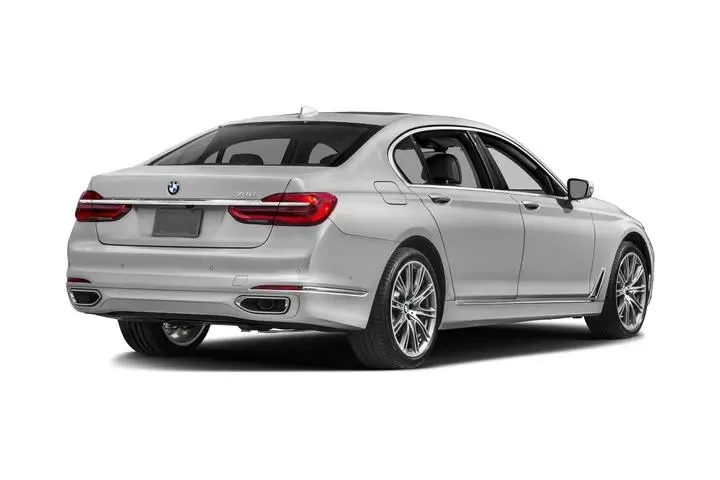 $22945 : BMW 7 Series 2017 740i 4dr S image 2