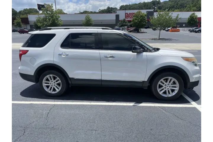 $13000 : 2012 Explorer XLT image 5