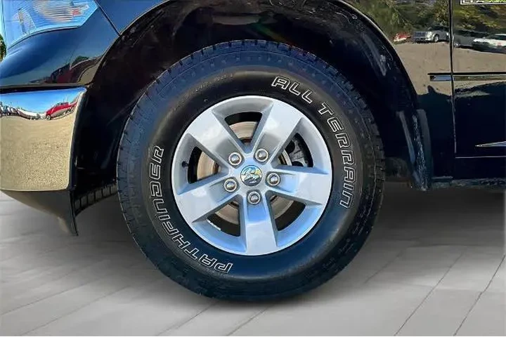 $29936 : Ram 1500 Classic 2023 4x4 SL image 9