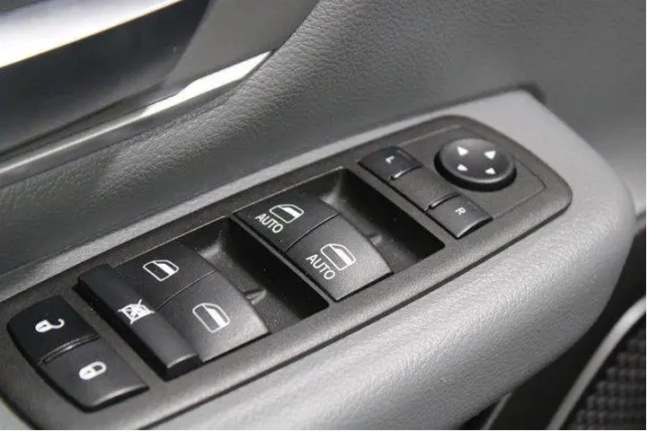 $29981 : Ram 1500 2022 4x4 Big Horn 4 image 4