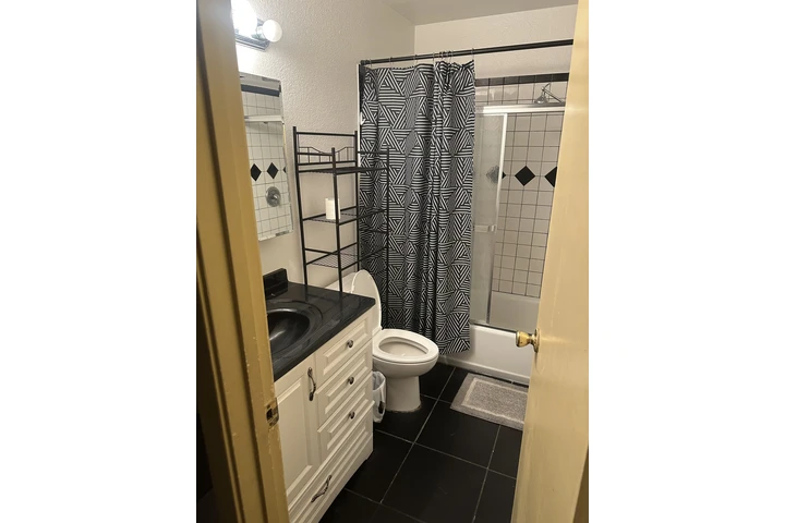 $900 : Cuarto de renta image 3