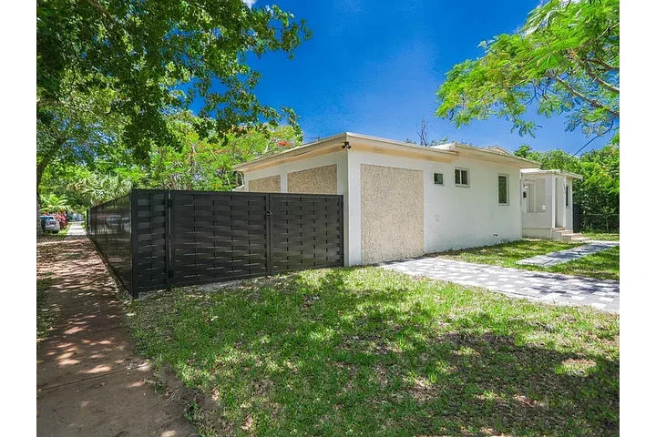 $1645 : North Miami 3 Bed & 2 Bath image 3
