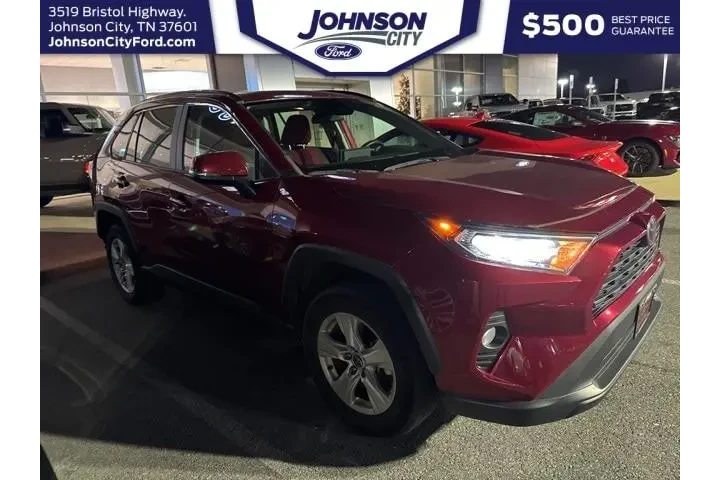 $28778 : Toyota RAV4 2021 AWD XLE 4dr image 1