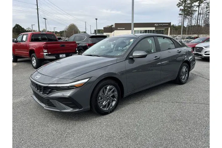 $24687 : Hyundai ELANTRA Hybrid 2025 image 3