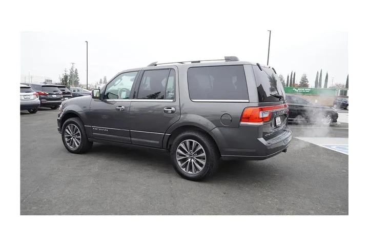 $19920 : 2016 Navigator Select image 8