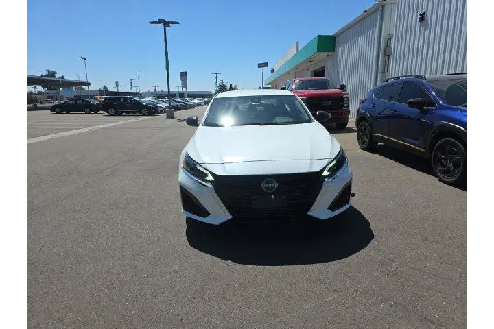 $20800 : Nissan Altima 2024 2.5 SV 4d image 2