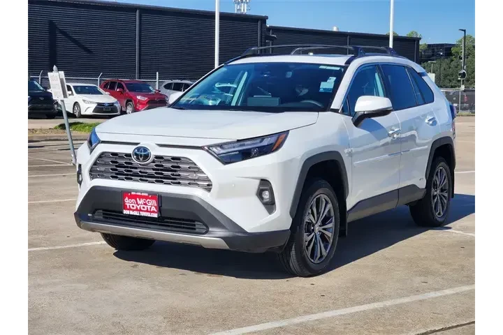 $39985 : Toyota RAV4 Hybrid 2025 AWD image 3
