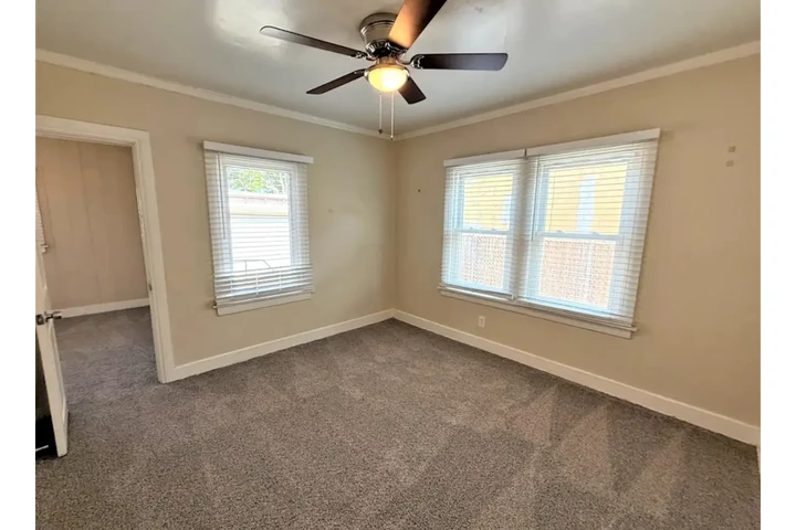 $1950 : 2 bedroom house in South LA image 7