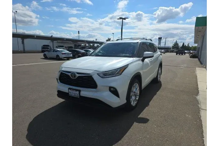 $39900 : Toyota Highlander 2023 AWD L image 3