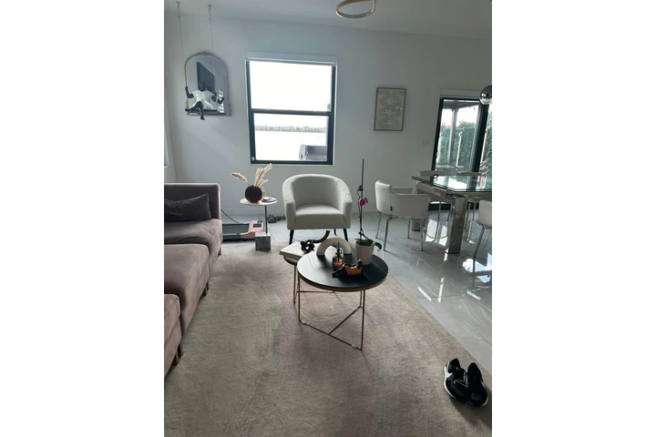 $1250 : ALQUILER DE HABITACION EN CASA image 3