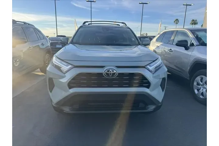 $24756 : Toyota RAV4 2022 XLE 4dr SUV image 2