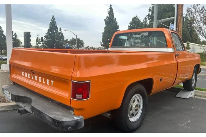 $10500 : Chevrolet long bed Truck image 4