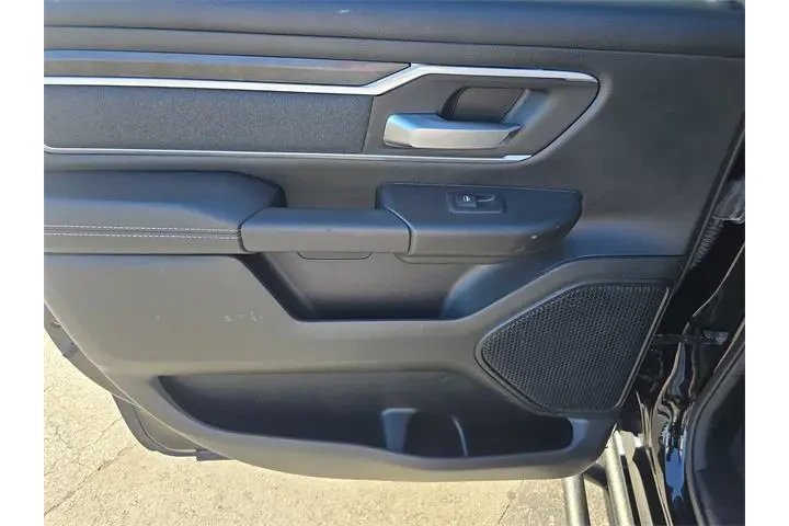 $28990 : Ram 1500 2022 4x2 Lone Star image 9