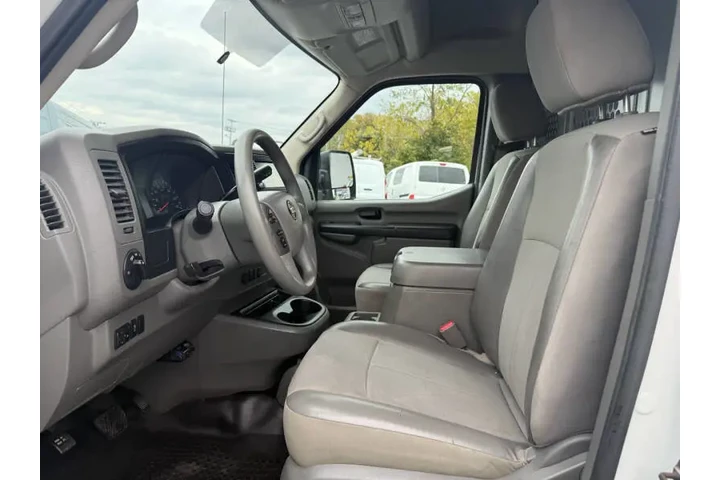 $22995 : 2019 NV 3500 HD SV image 9