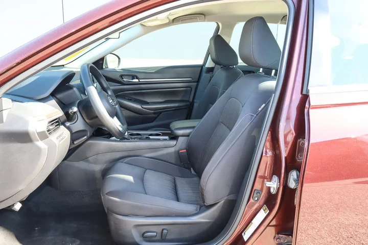 $20587 : 2024 Altima 2.5 SV Sedan image 7