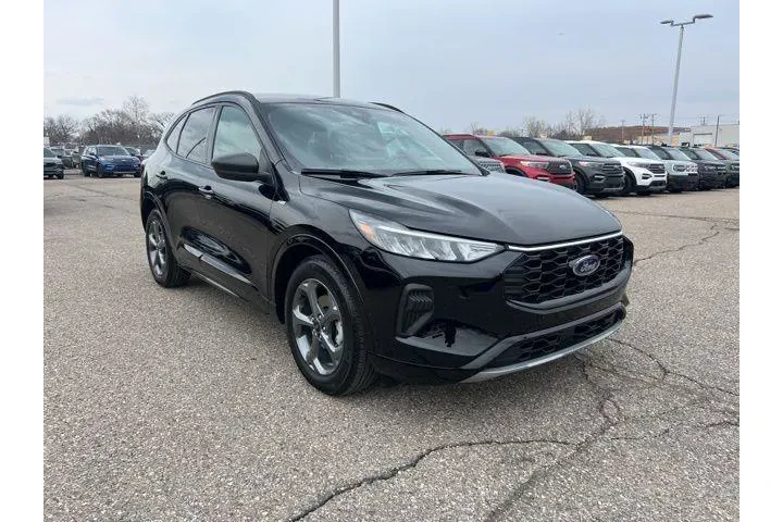 $22863 : Ford Escape 2023 ST-Line 4dr image 3