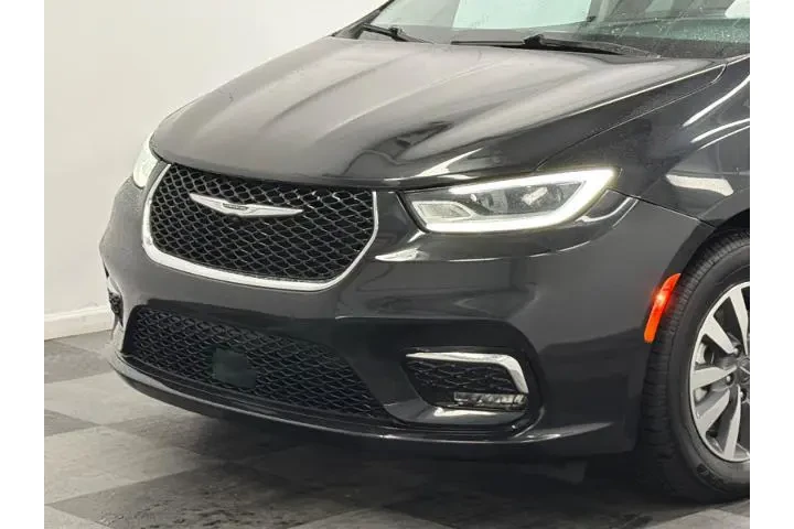 $26500 : Chrysler Pacifica Plug-In Hy image 2