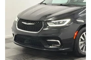 $26500 : Chrysler Pacifica Plug-In Hy thumbnail