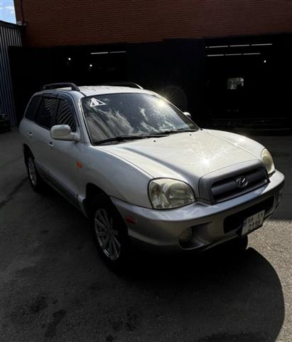 $2000 : Hyundai Santa Fe for sale image 1