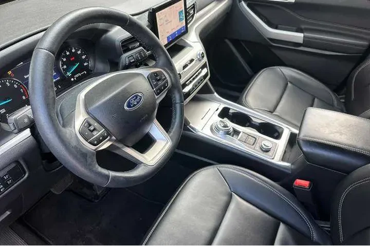 $29254 : Ford Explorer 2024 AWD XLT 4 image 4