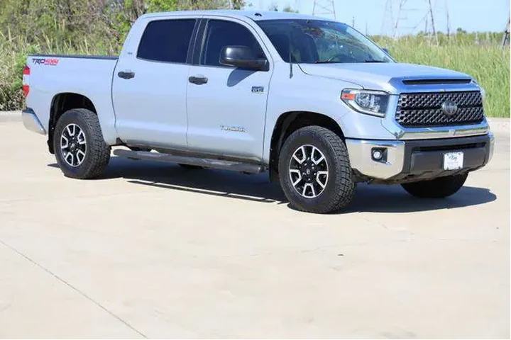 $30172 : Toyota Tundra 2018 4x4 SR5 4 image 1