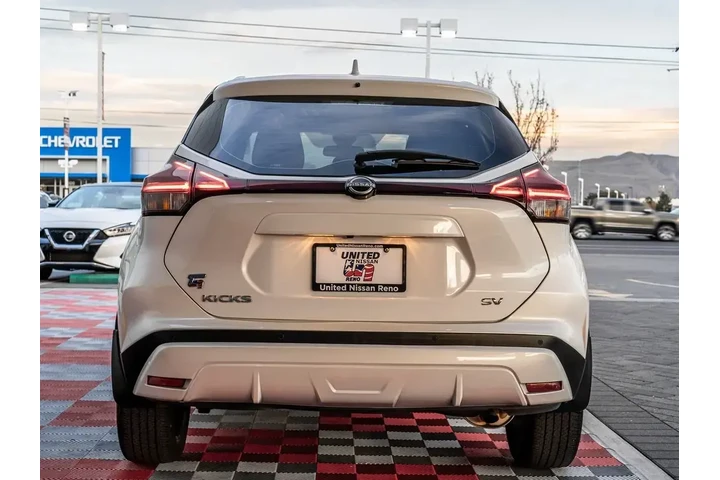 $16288 : Nissan Kicks 2023 SV 4dr Cro image 5