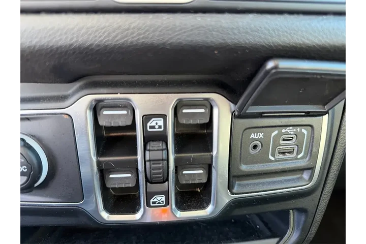 $32000 : Jeep Wrangler 2024 4x4 Jeep image 10