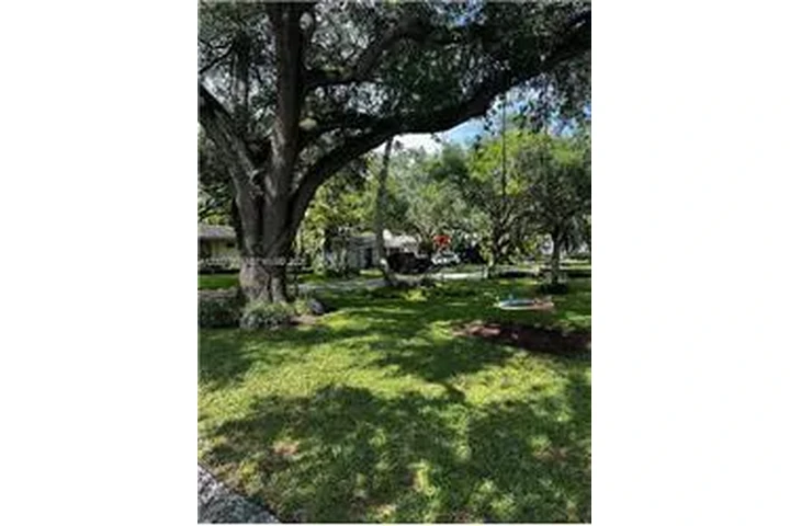 $9950 : Rental property with 3 bedro image 5