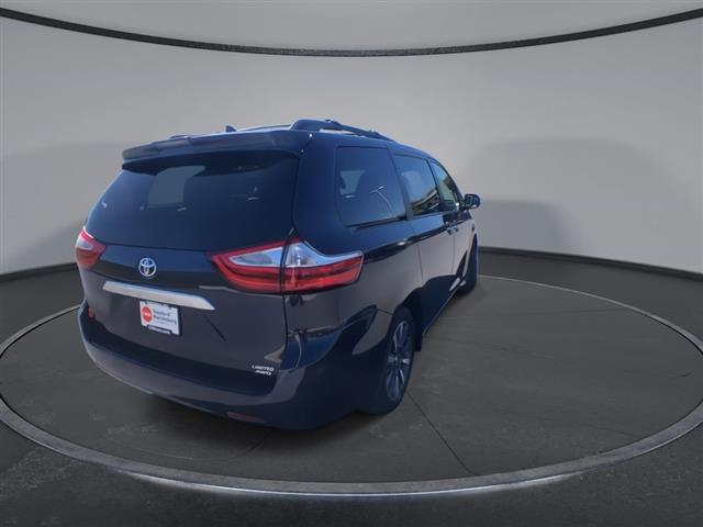 $29500 : PRE-OWNED 2018 TOYOTA SIENNA image 8