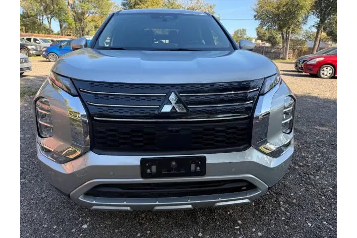 $18995 : 2023 Outlander image 3