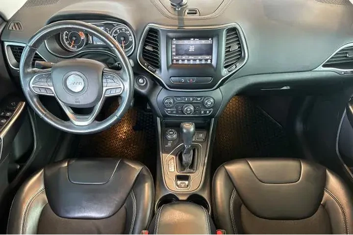 $17995 : Jeep Cherokee 2019 4x4 Latit image 3