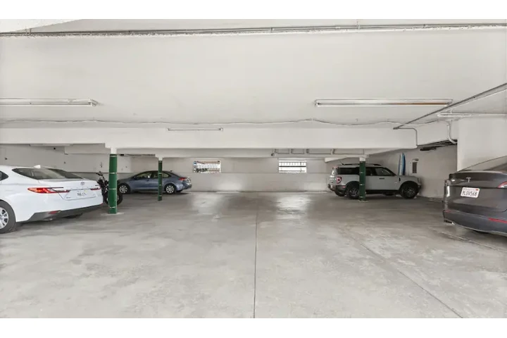 $2000 : Nice 👍 2Bedroom apartment image 7