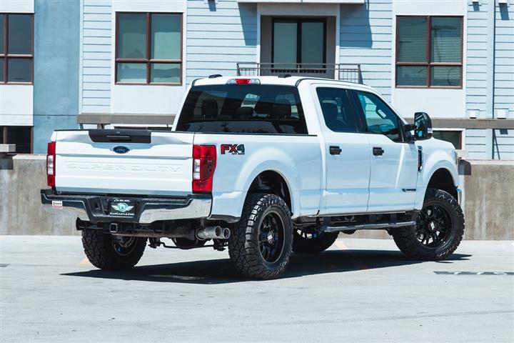 2021 Super Duty F-250 SRW XLT image 4